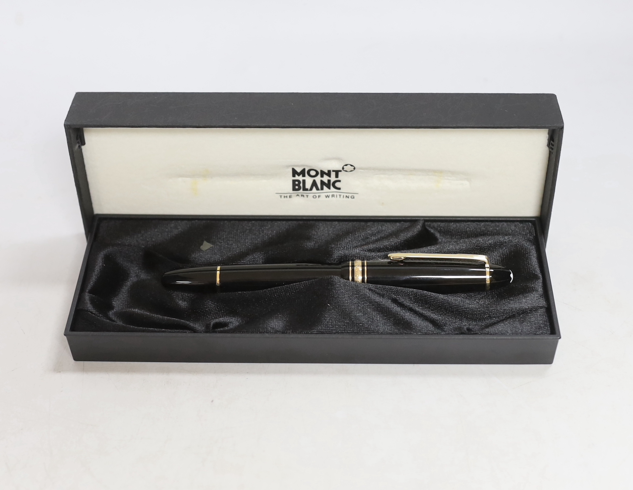 A cased Montblanc Meisterstuck fountain pen